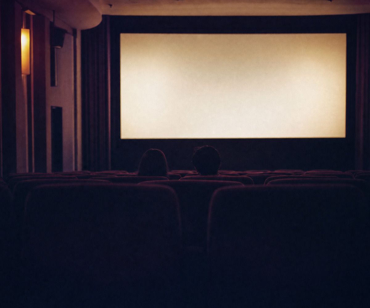 上映前の映画館の座席